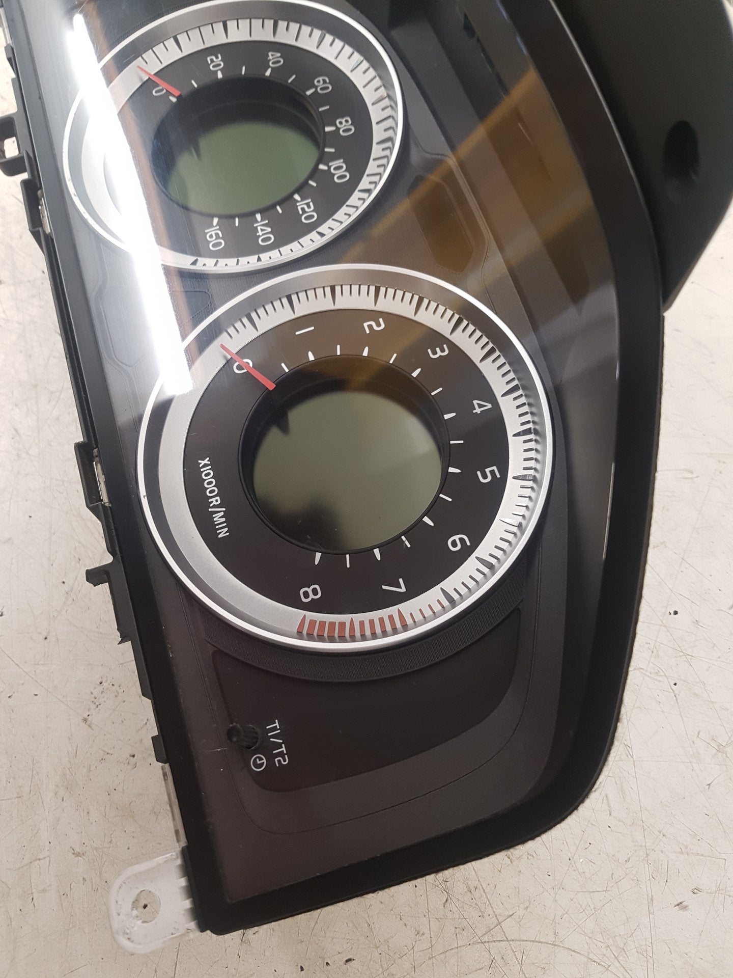2010 - 2017 Volvo XC60  Estate Instrument Cluster 31343324AA
