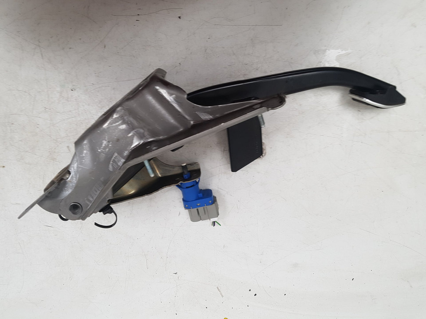 2012 - 2019 Volvo V40  Hatchback Brake Pedal 31381471