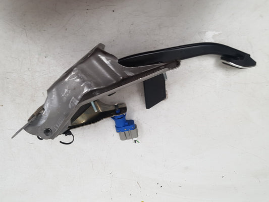 2012 - 2019 Volvo V40  Hatchback Brake Pedal 31381471
