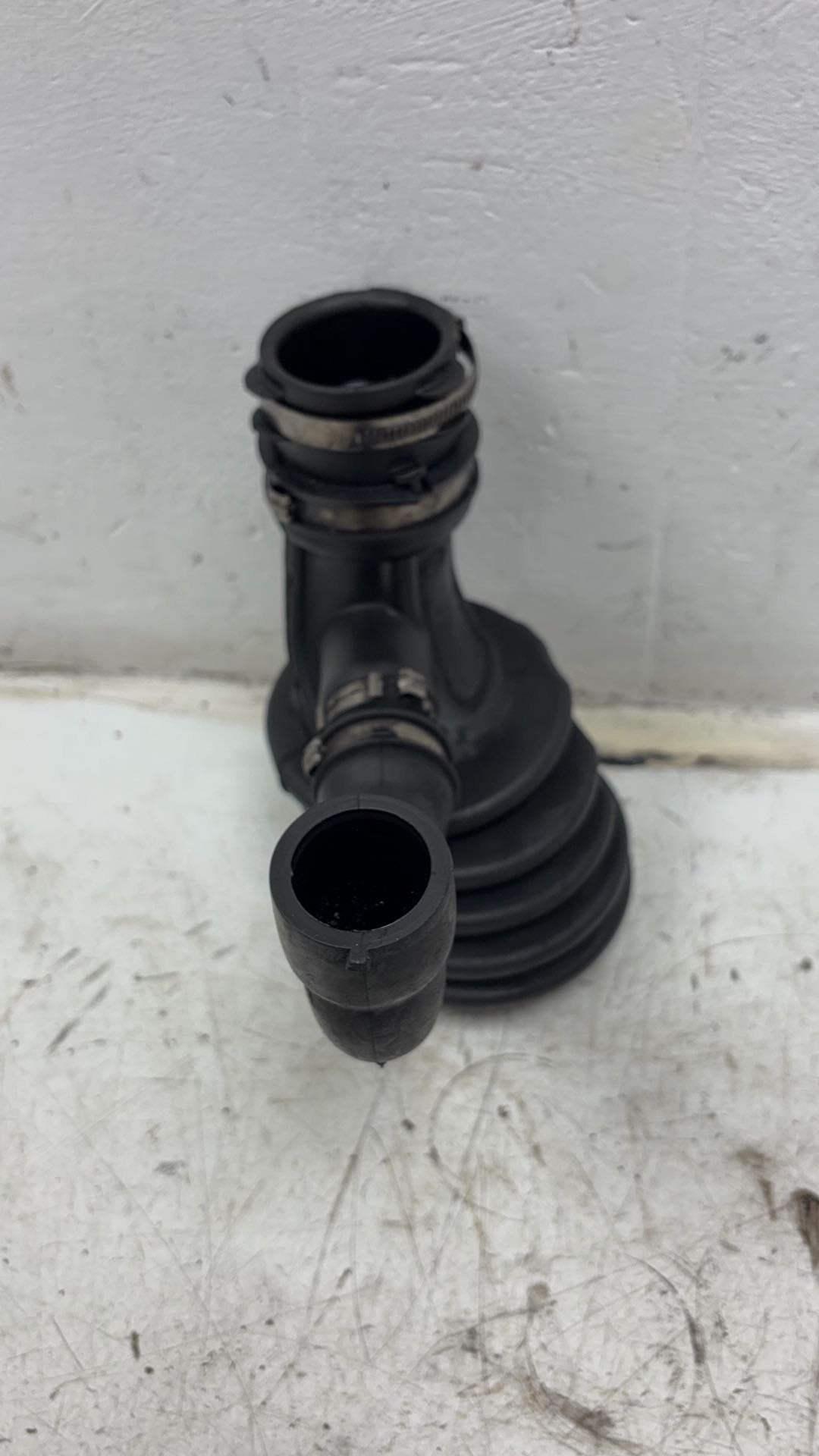2017 - 2026 Volvo V60 II 225 Estate A/C Pipe  31694238