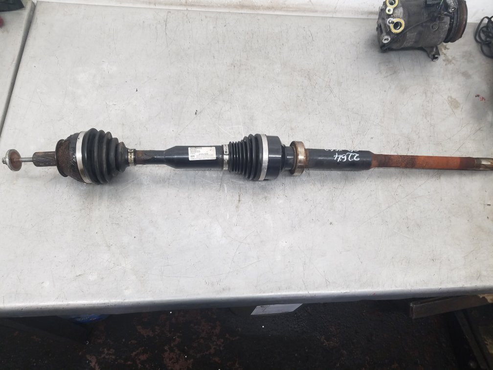 2009 - 2013 Volvo XC60  Estate Driveshaft (Manual) UK Drivers Side Front. 31272542