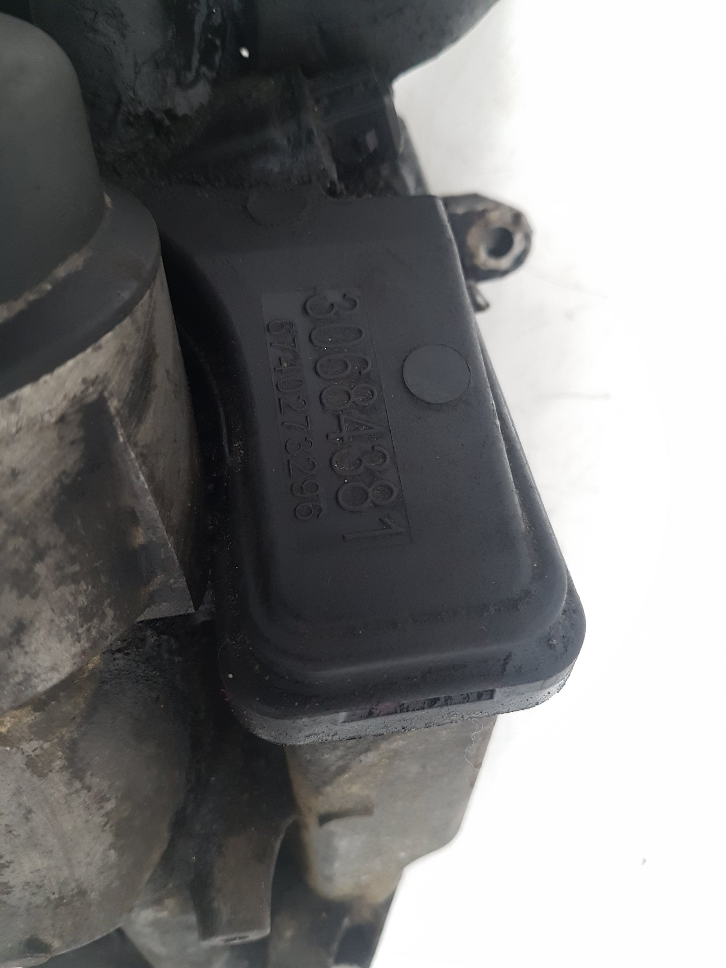2007 Volvo C70  Convertible Oil Filter Housing 30684381