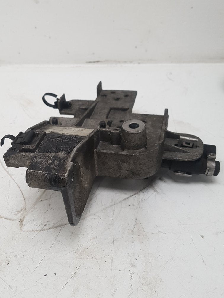 2008 - 2012 Volvo V50   BRACKET HOLDER 31293427