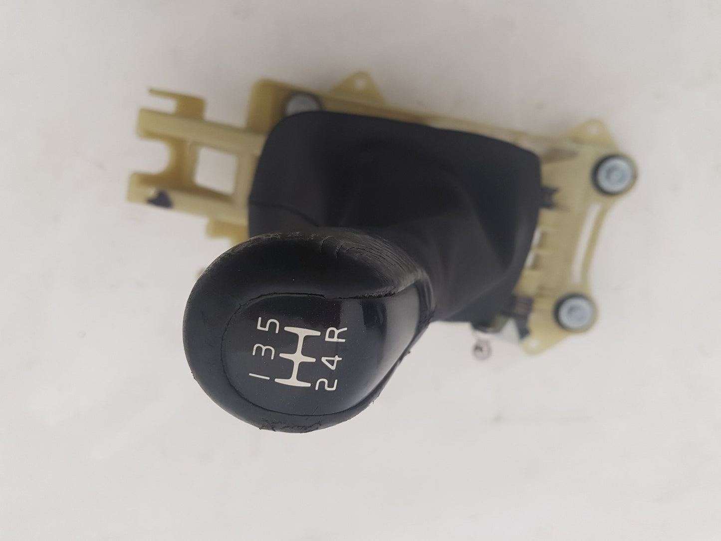2005 Volvo V50  Estate Gear Stick/Shifter 30711902