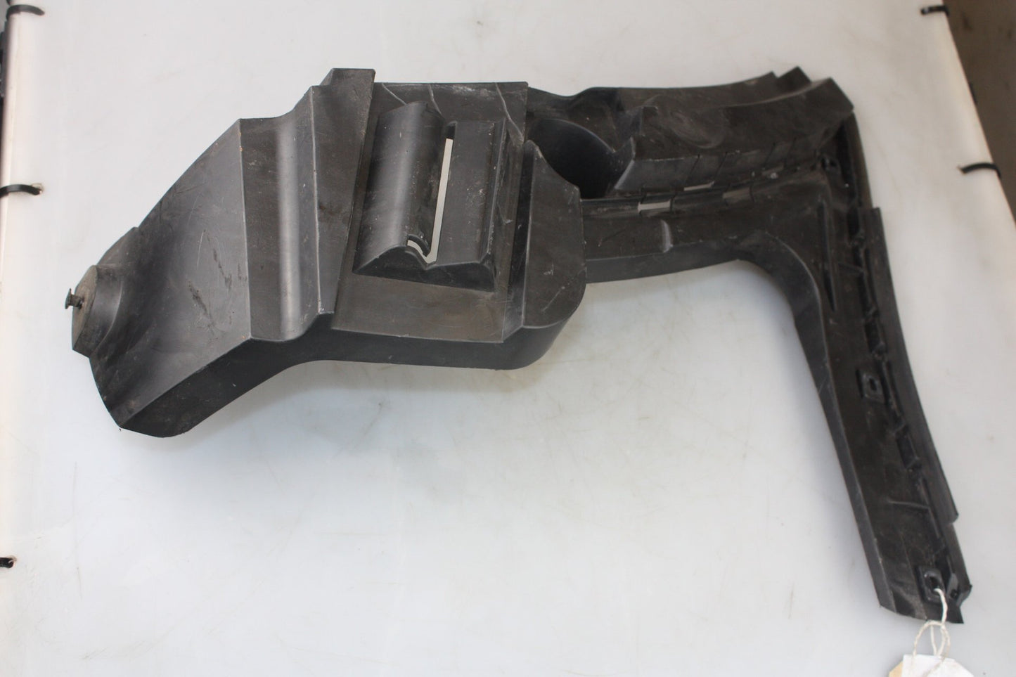 2003 - 2010 Volvo XC90   BUMPER BRACKET (PASSENGER SIDE REAR) 8620566