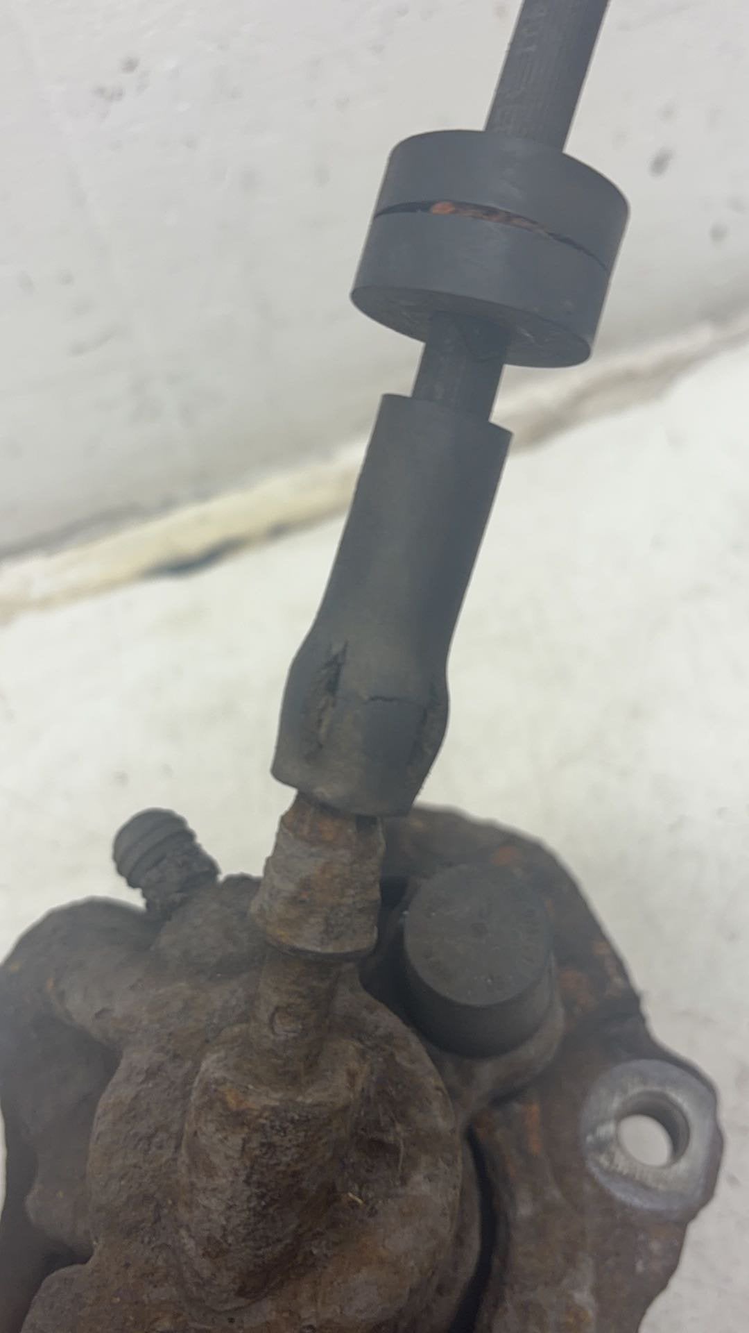 2011 - 2014 Volvo XC90  Estate Right Front Caliper 36002410