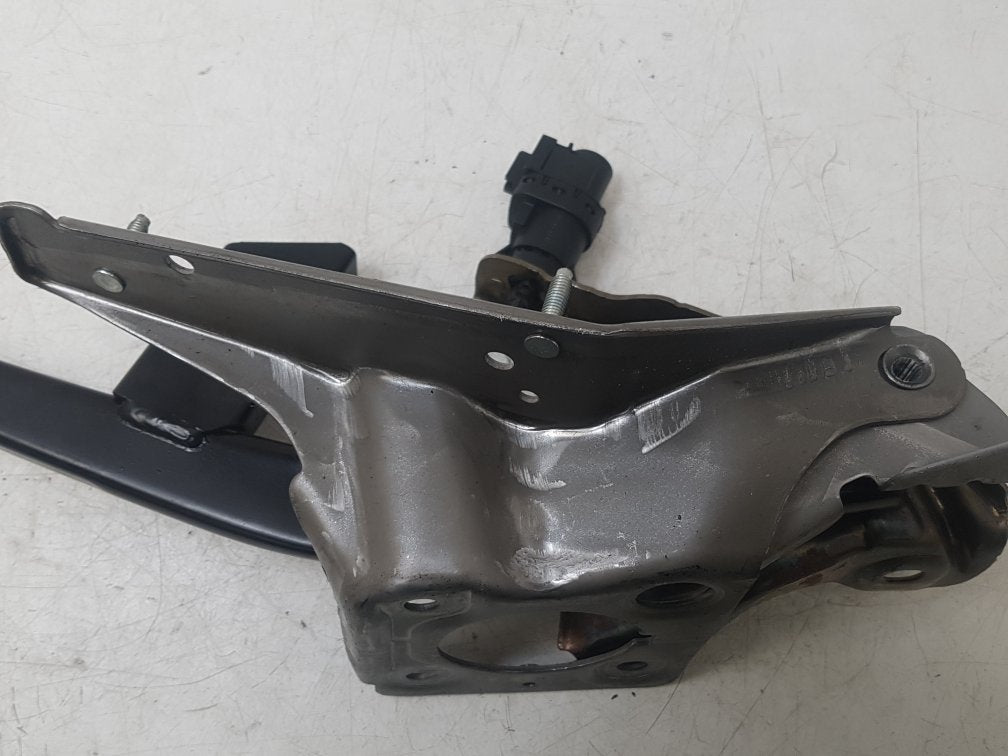 2004 - 2013 Volvo C30  Hatchback Brake Pedal 31381340