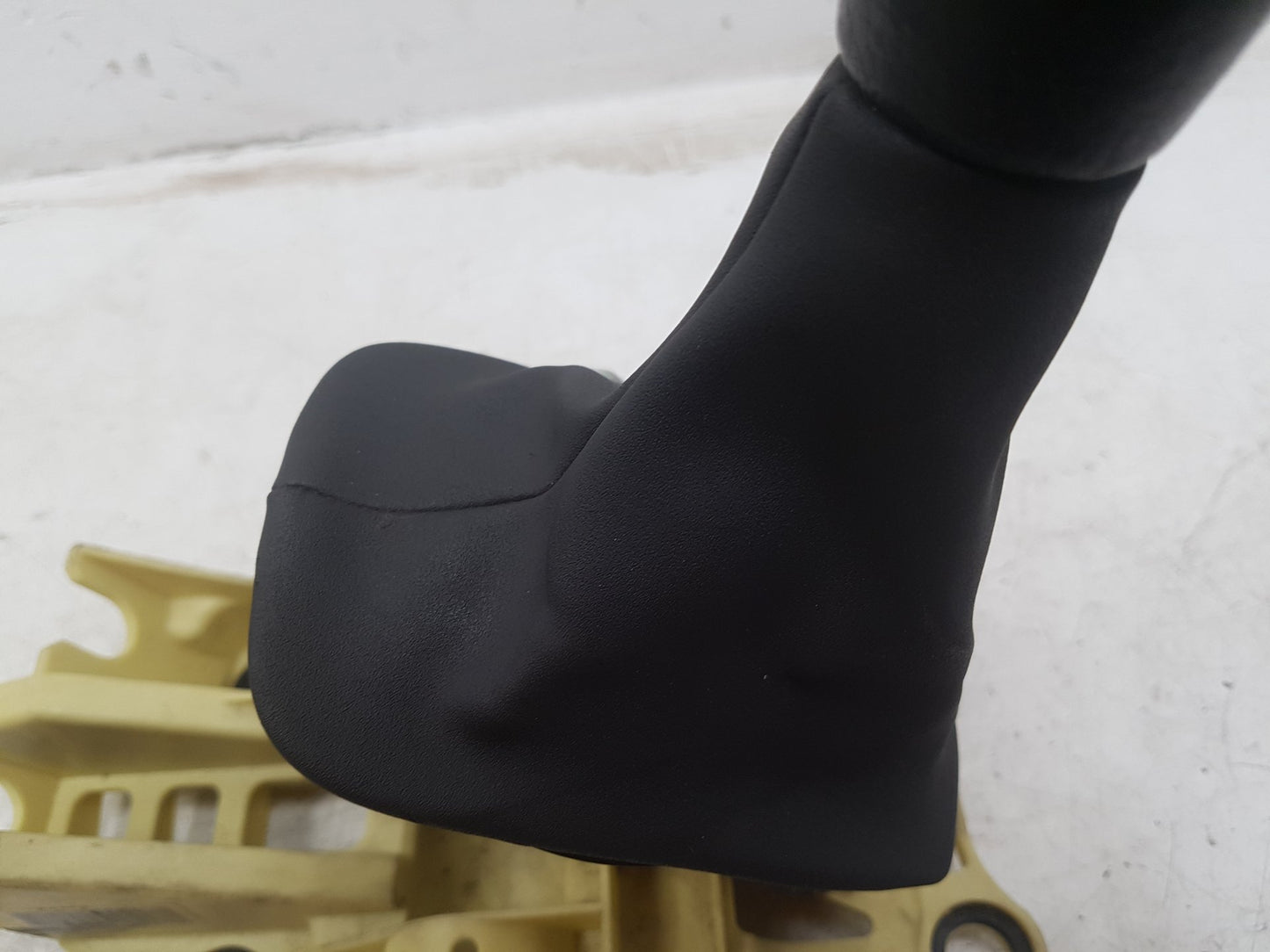 2007 - 2013 Volvo C70  Convertible GEAR STICK