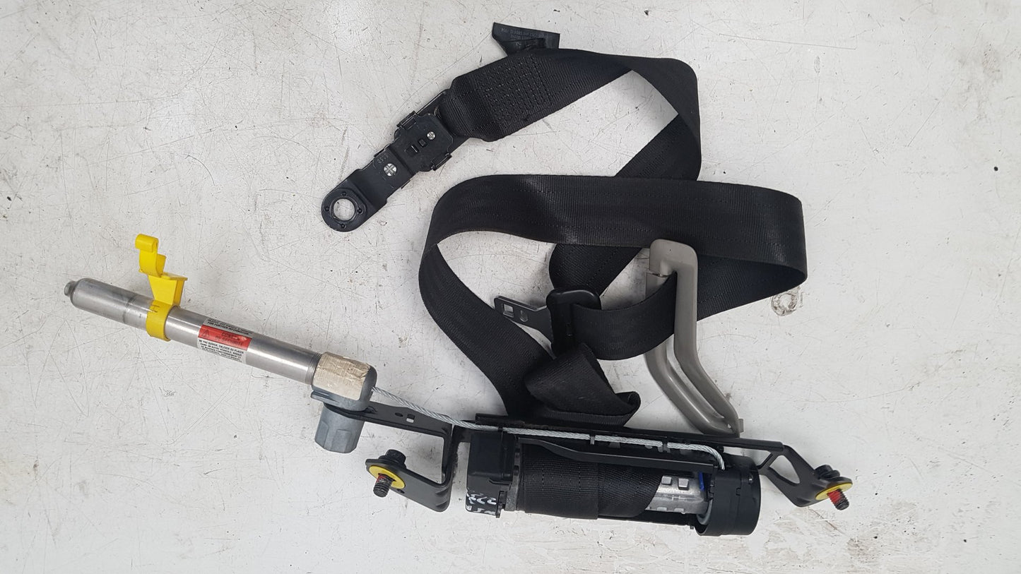 2005 - 2010 Volvo S60  Saloon Left Front Seat Belt 30661907