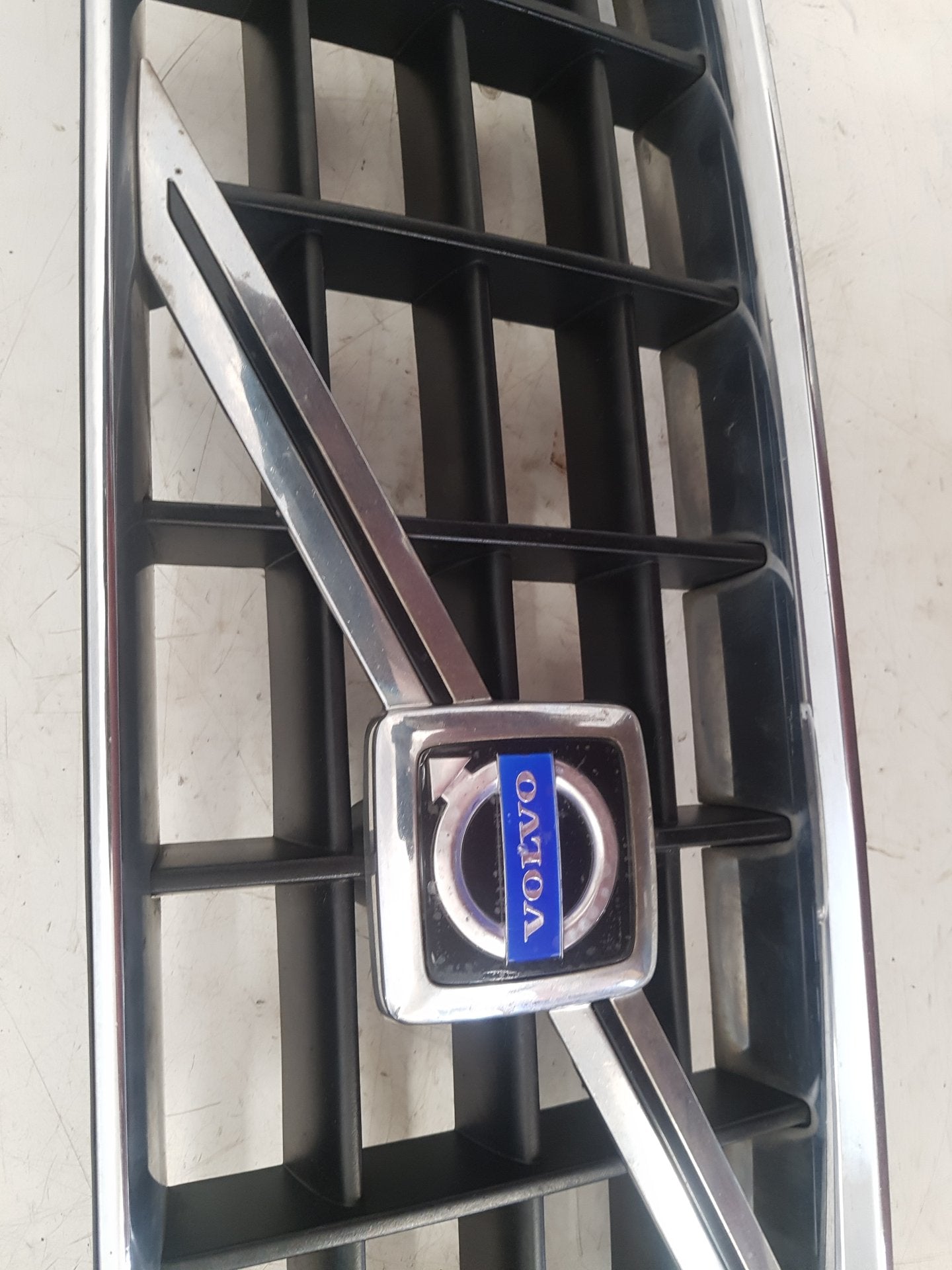 2002 - 2006 Volvo XC90  Estate FRONT GRILL 8620641