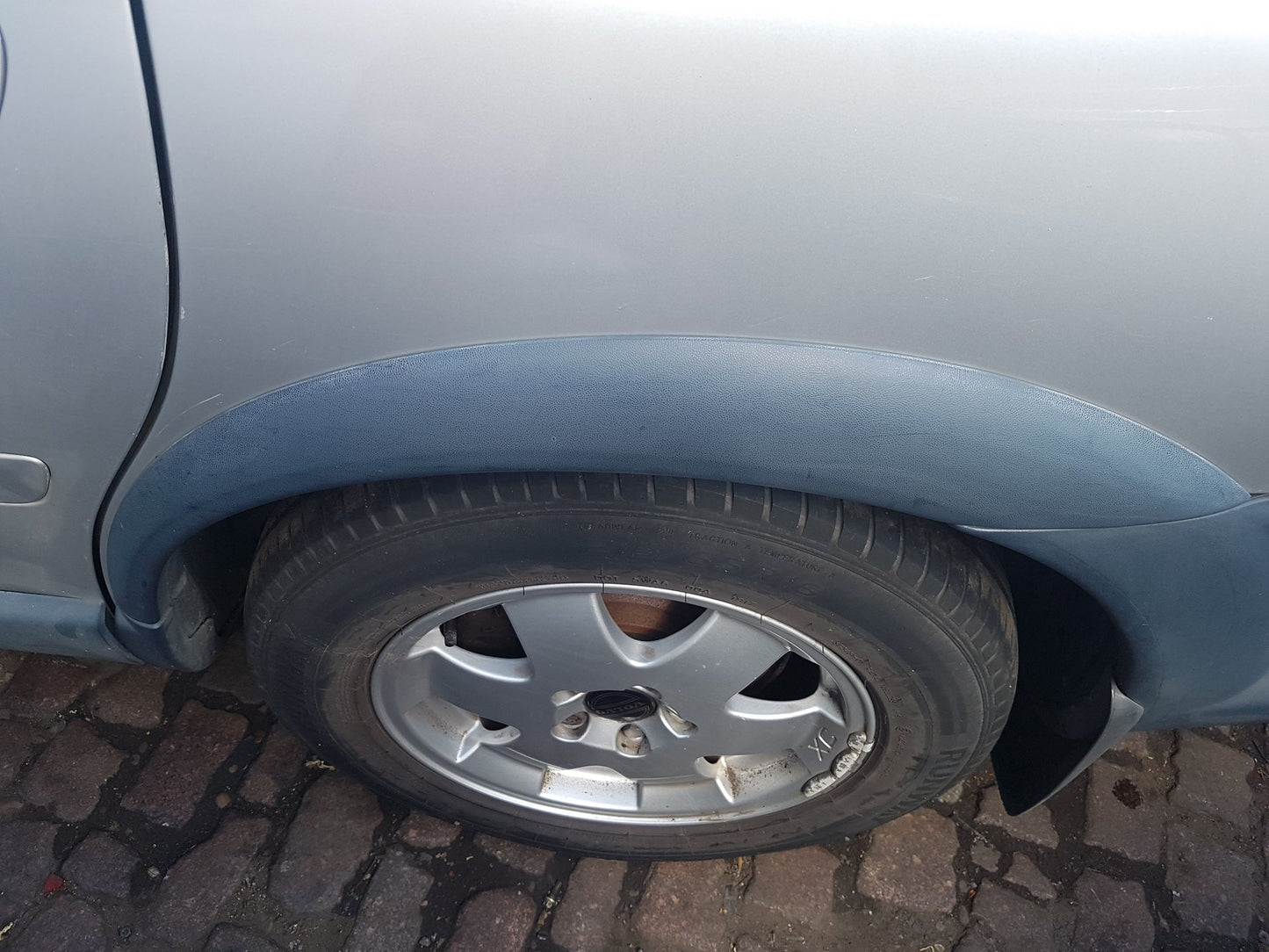 2002 - 2007 Volvo XC70  Estate Right Rear Wheel Arch Moulding 8619919
