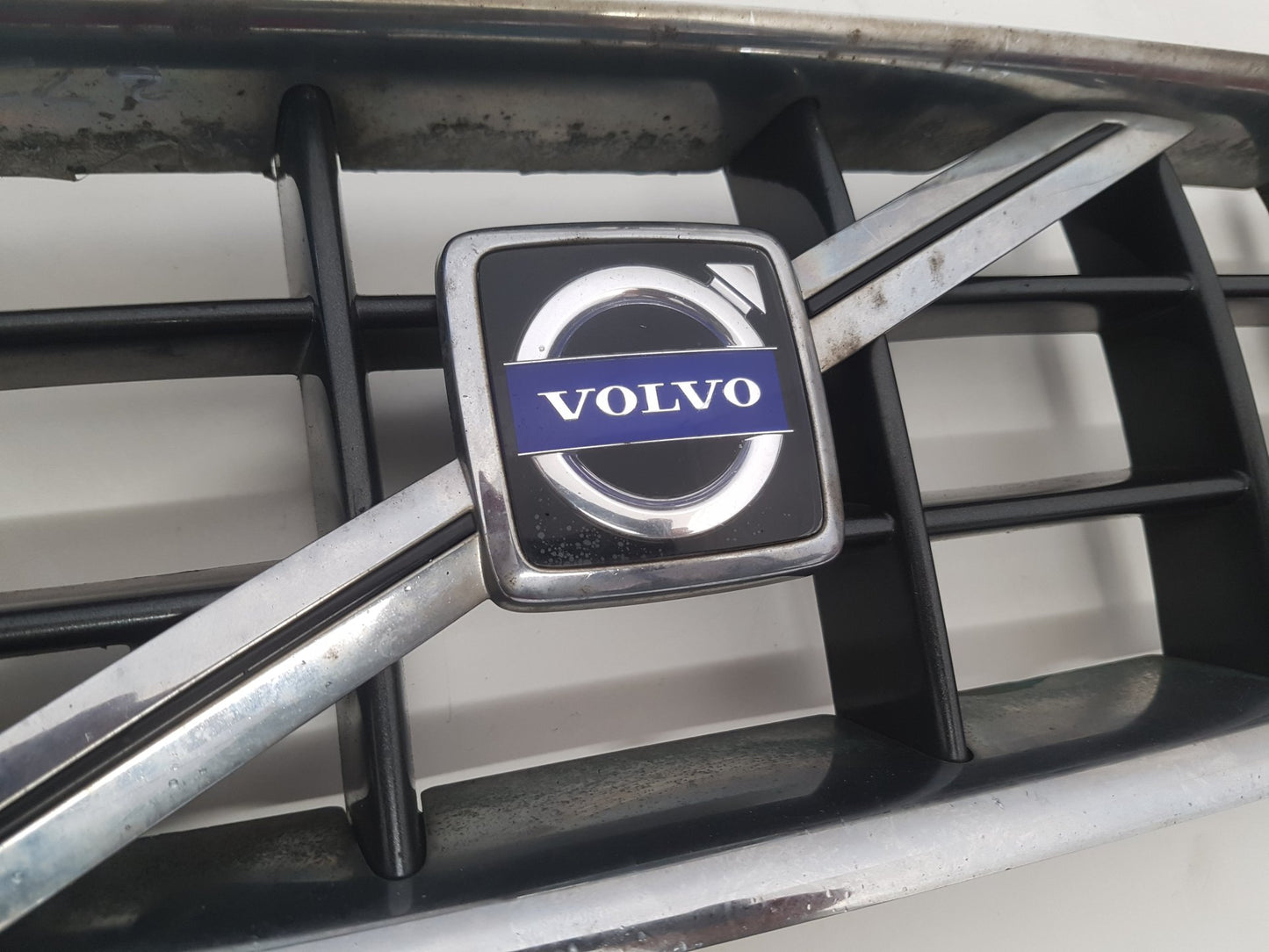 2007 - 2013 Volvo C70  Convertible FRONT GRILL 08620343