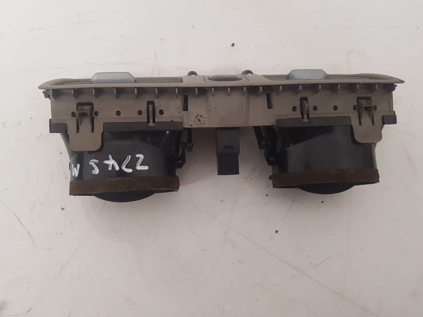 Volvo XC90 XC90 BEIGE CENTER DASHBOARD VENT , 12-MONTH WTY Centre 2004 3409400