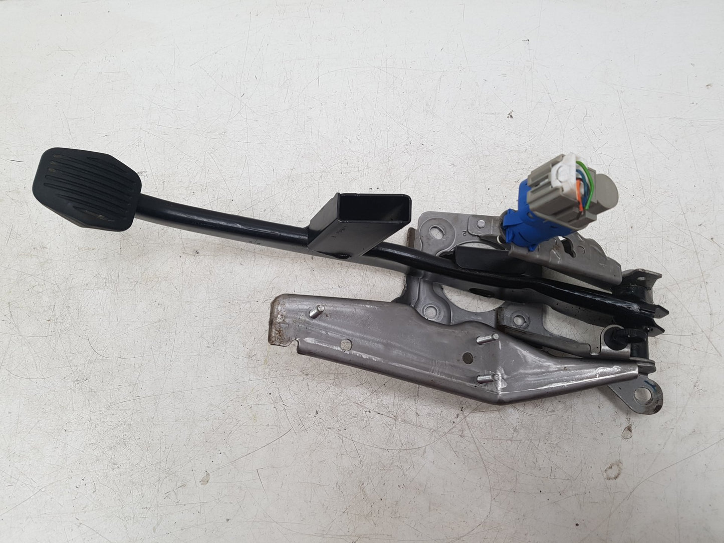 2010 - 2012 Volvo C30  Hatchback Brake Pedal 31341262