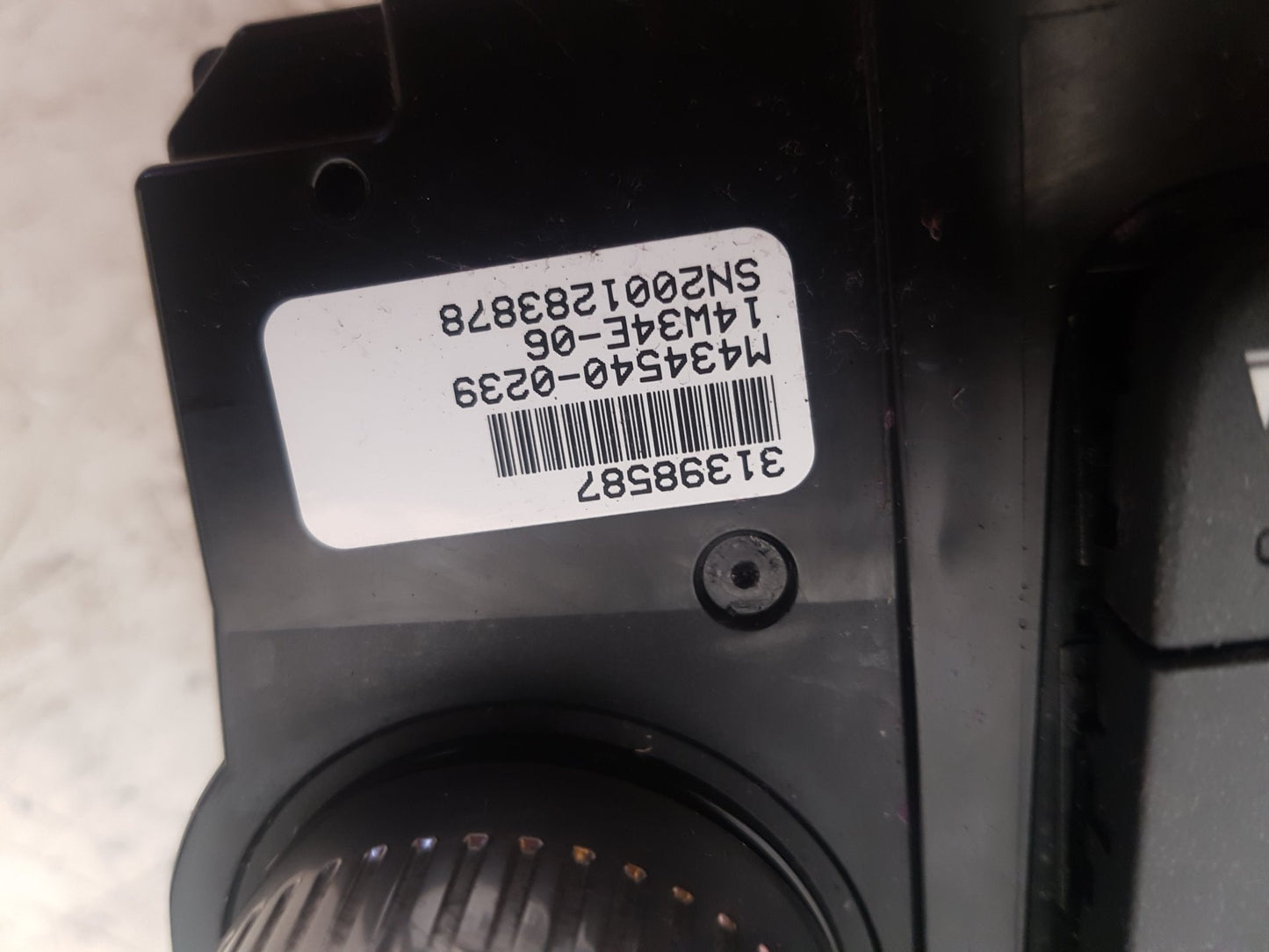2015 Volvo S60  Saloon HEATER & RADIO CONTROL PANNEL 31398587