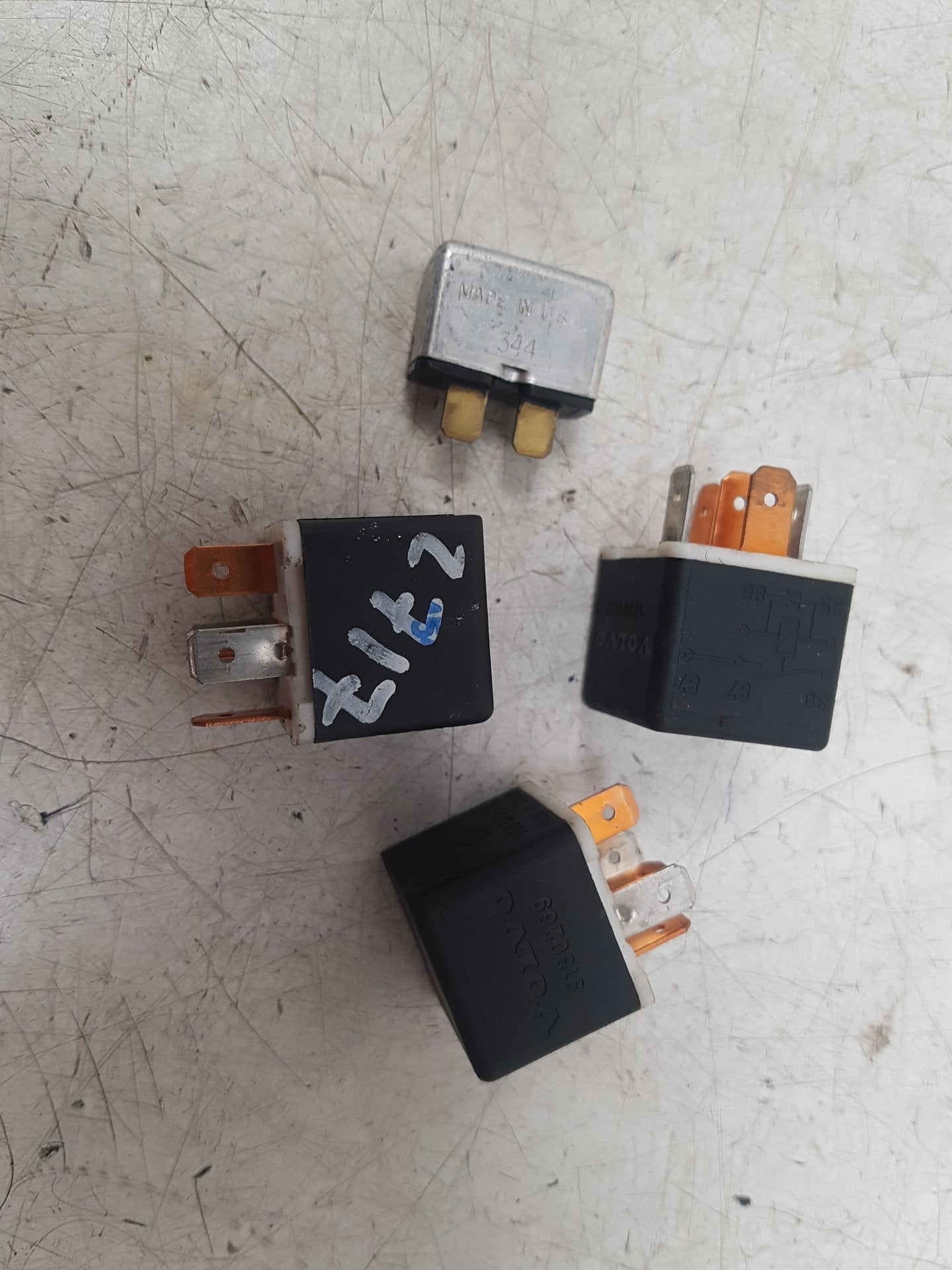 1992 - 1997 Volvo 850  Estate RELAYS 9130269