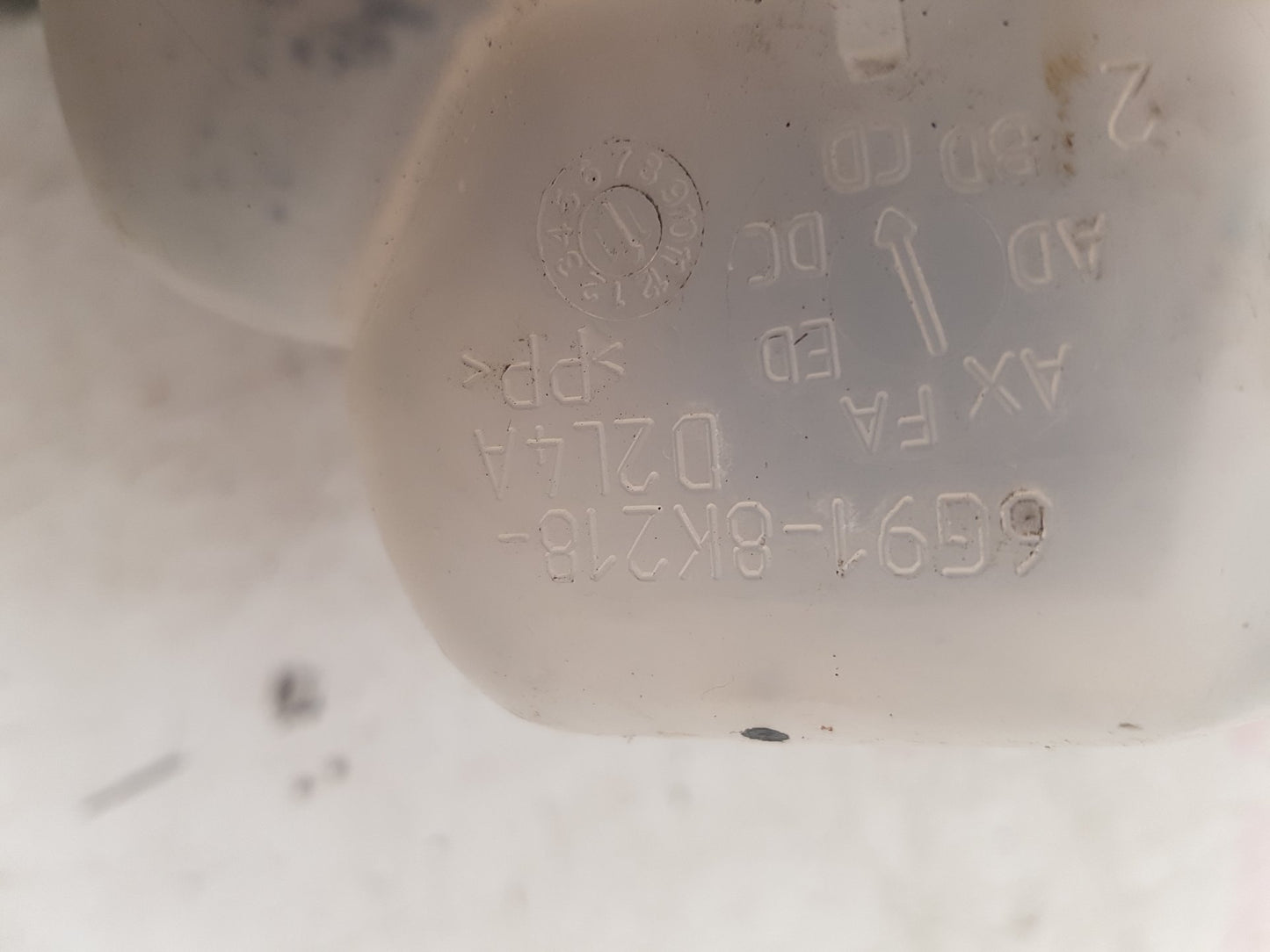 2011 - 2014 Volvo V60 I 155 Estate Radiator Pressure Bottle 6G91-8K218-2L4A CD