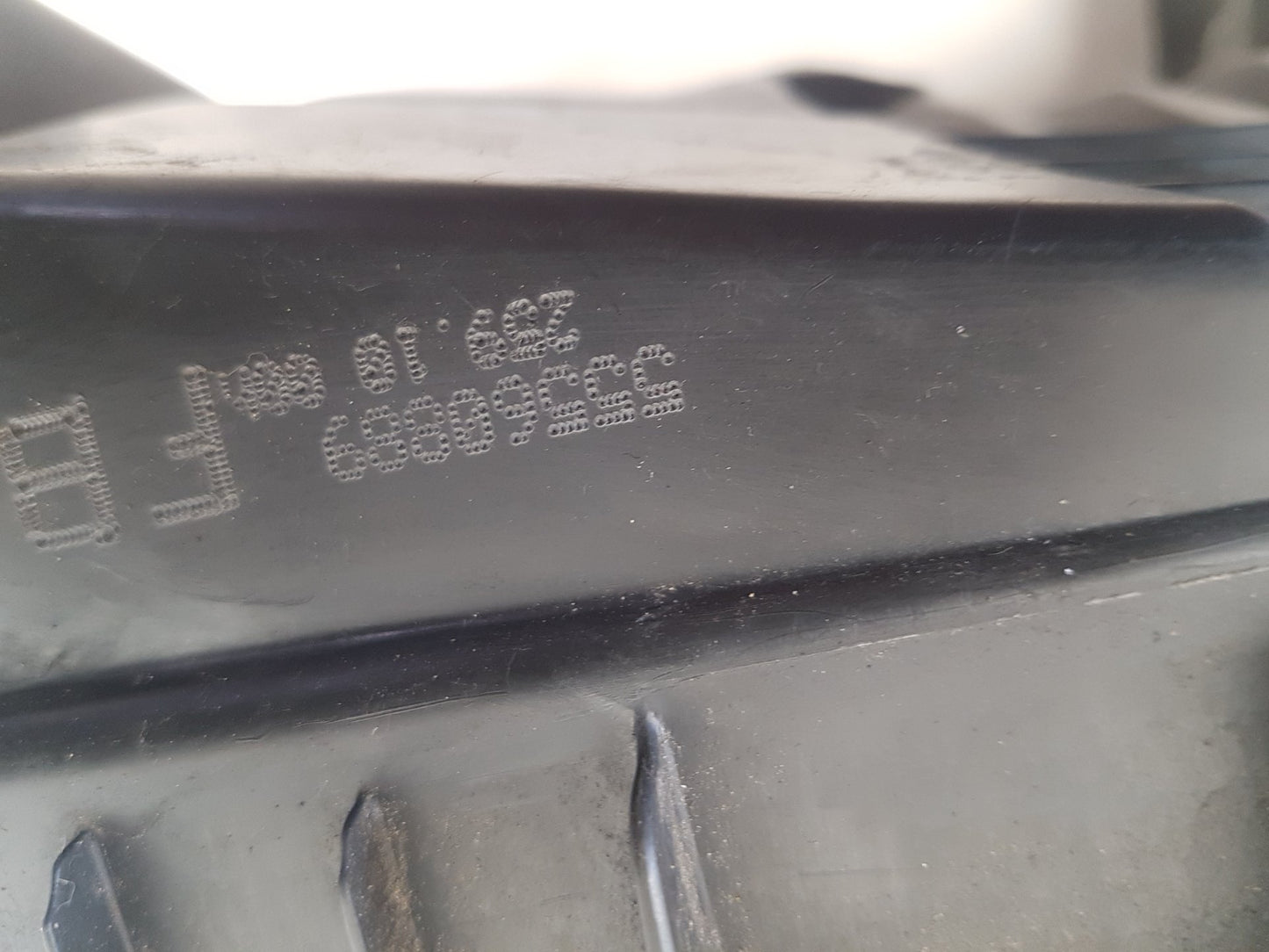 2010 - 2012 Saab 9-5  Saloon Air Filter Box 55560889