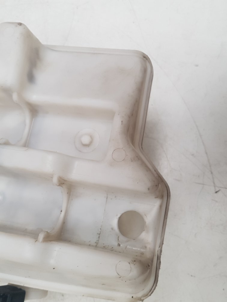 2012 - 2016 Volvo V40  Hatchback Washer Bottle 31276094