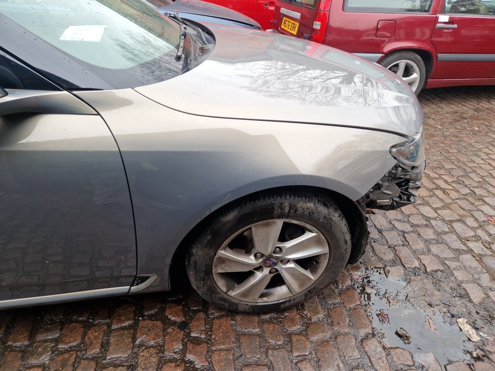 2010 - 2012 Saab 9-5  Saloon Right Front Guard