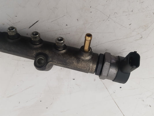 2000 - 2007 Volvo XC70  Estate Injection Rail 30757146 0445215023