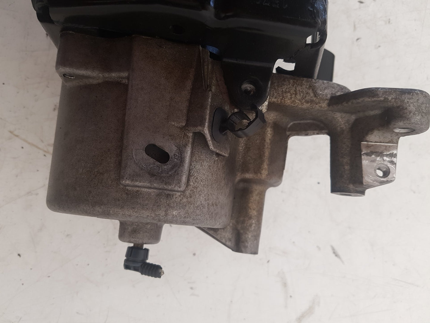 2012 Volvo S60  Saloon Fuel Filter Housing AV6Q-9180
