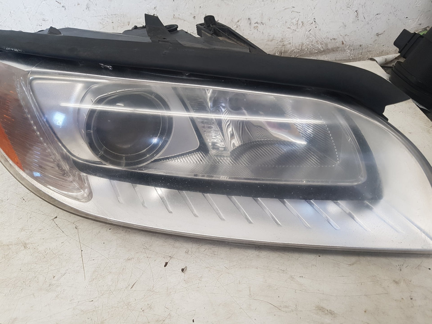 2008 - 2014 Volvo XC70  Estate Right Headlight 31214350