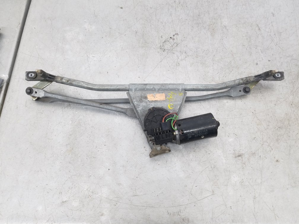 1987 - 1995 Volvo 480  Hatchback WIPER MOTOR (FRONT) & LINKAGE 412174