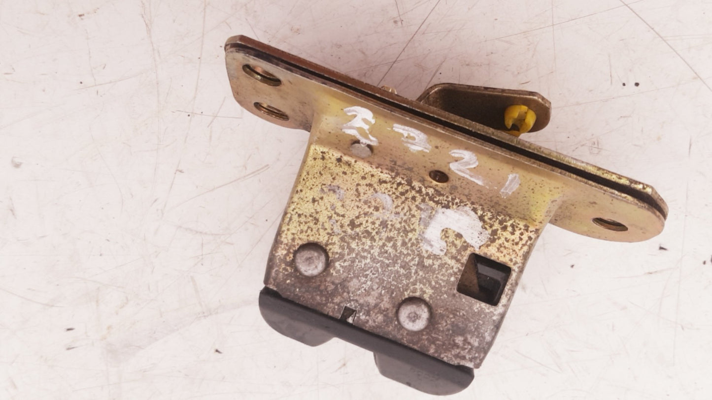 2000 - 2004 Volvo V40  Estate BOOT LOCK MECHANISM