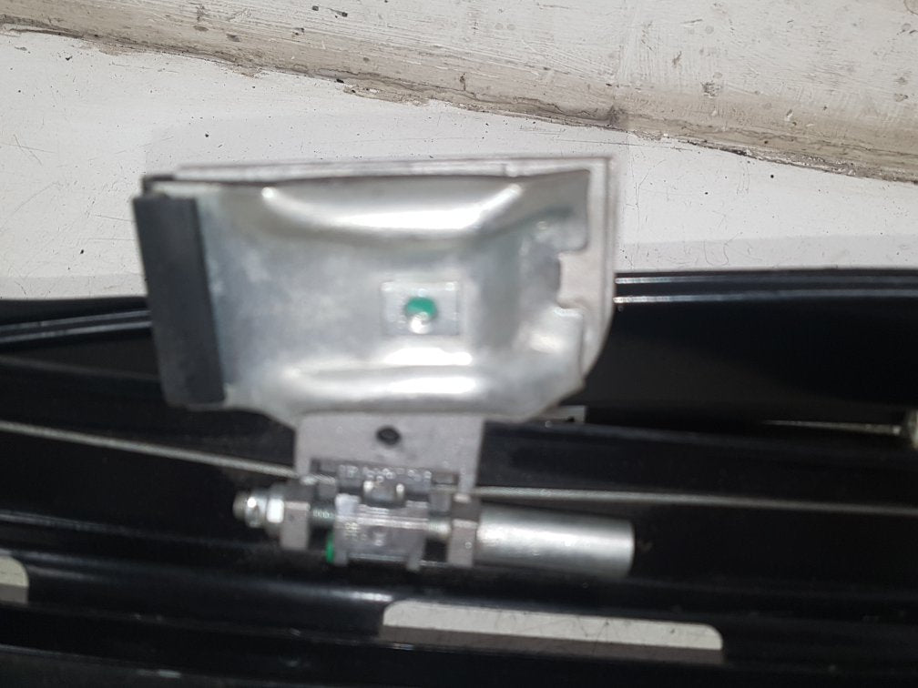 2006 - 2012 Volvo C70  Convertible WINDOW REGULATOR/MECH ELECTRIC  (FRONT PASSENGER SIDE) 30633660