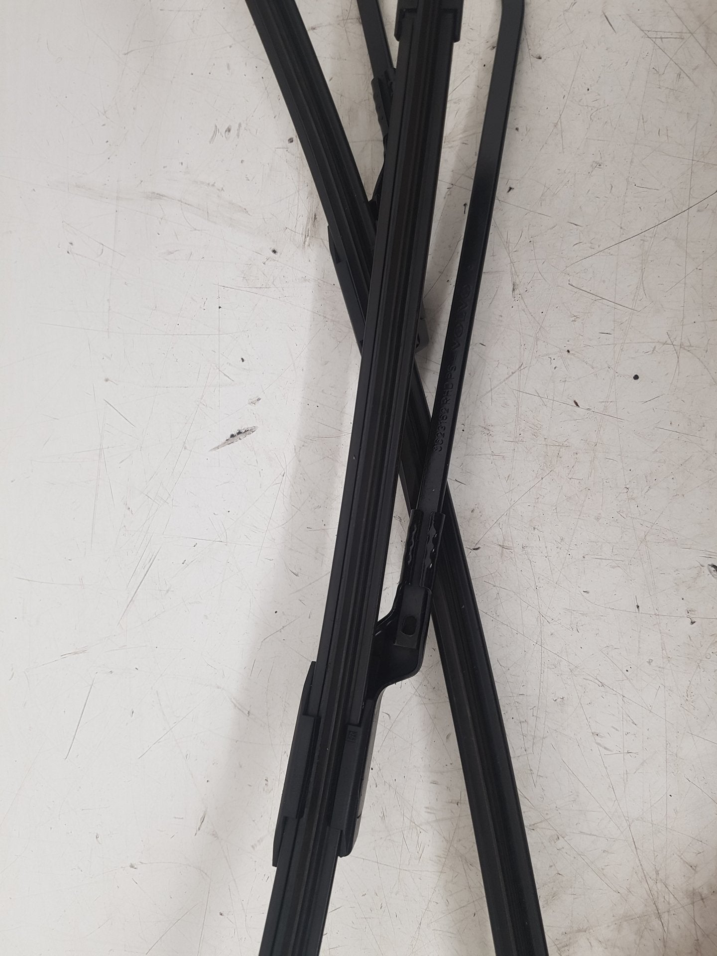 2006 - 2012 Volvo C30  Hatchback FRONT WIPER ARMS (PAIR) 8623162