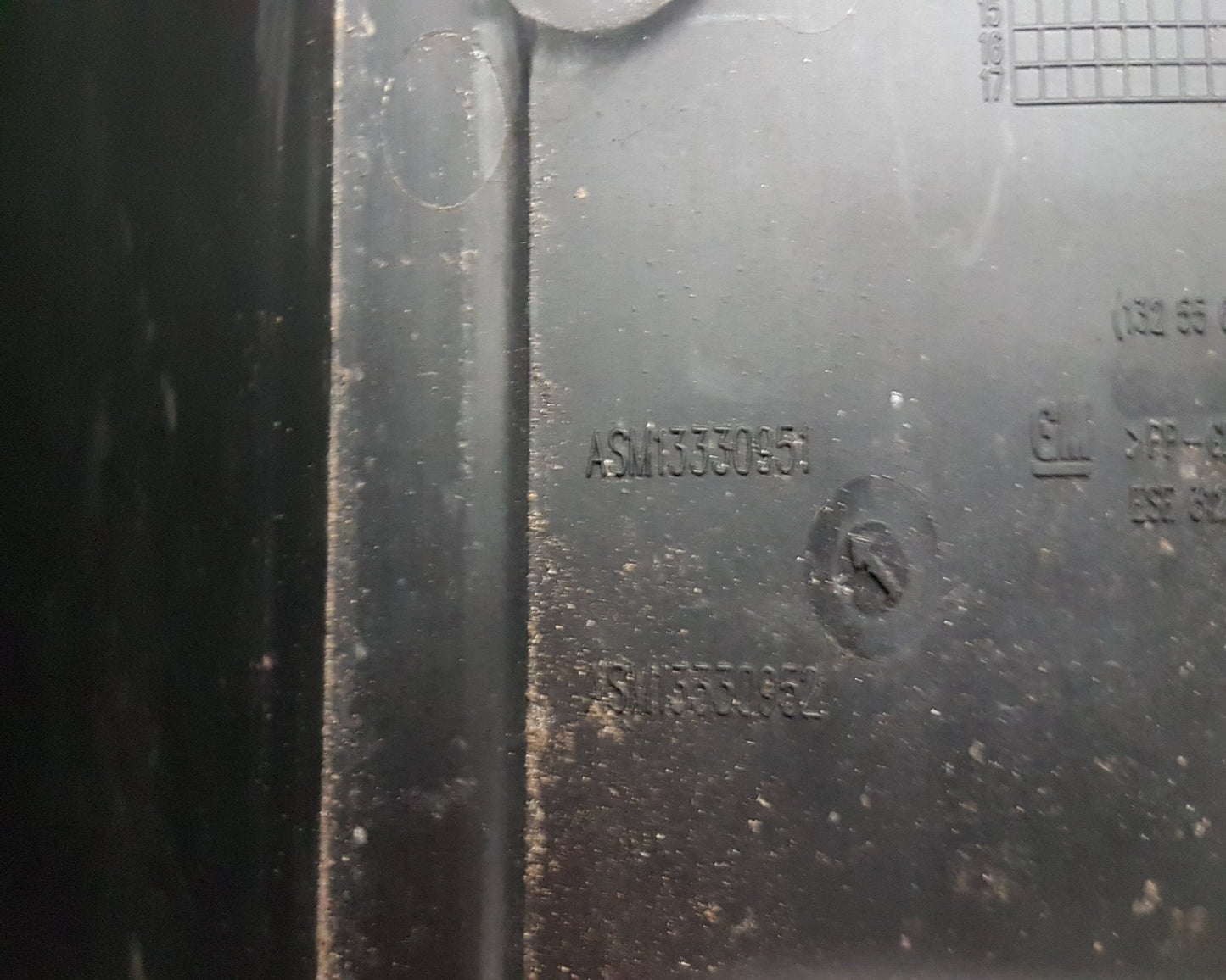 2010 - 2012 Saab 9-5  Saloon Battery Box 13330951 13330952