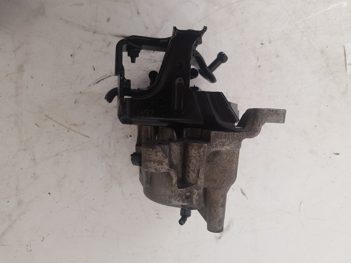 2012 Volvo S60  Saloon Fuel Filter Housing AV6Q-9180