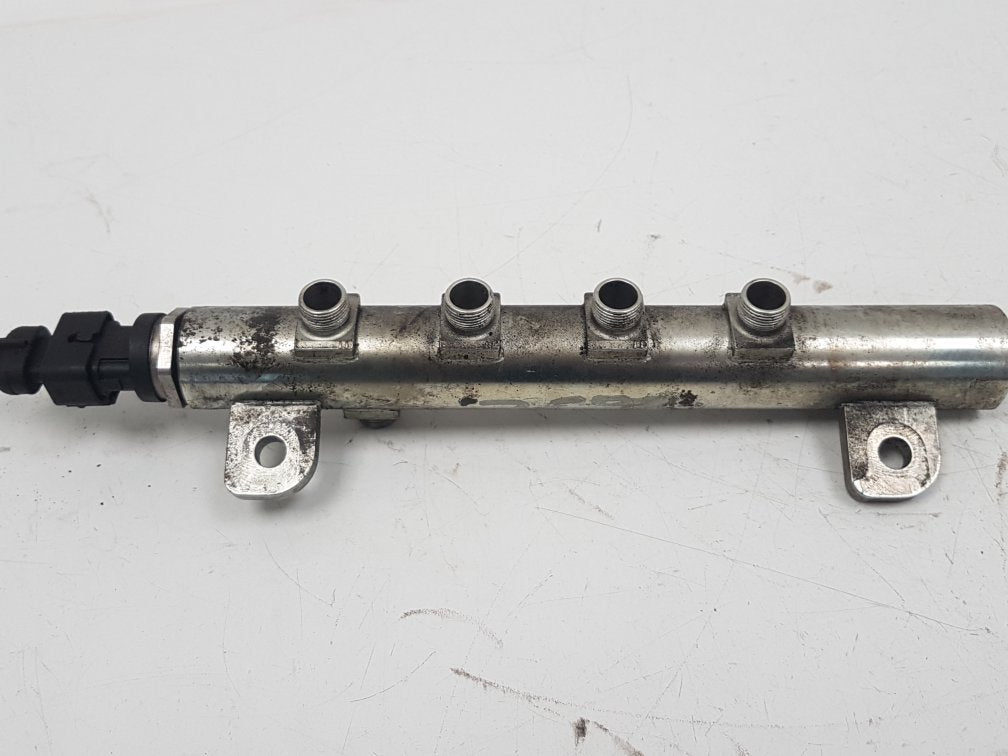 2007 - 2015 Saab 9-3  Estate Injection Rail 0445214171