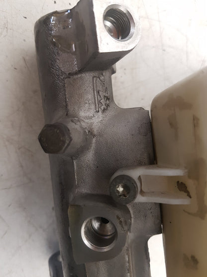 2007 Volvo V70  Estate BRAKE FLUID RESERVOIR AND MASTER CYLINDER 36002375