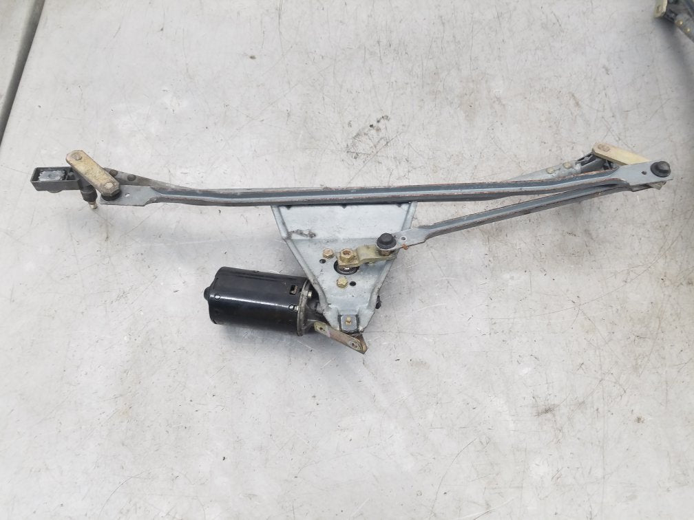 1987 - 1995 Volvo 480  Hatchback WIPER MOTOR (FRONT) & LINKAGE 412174
