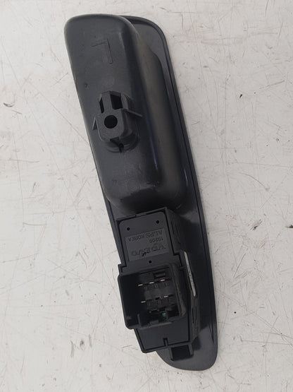 2000 - 2004 Volvo V40  Estate Left Front Window Switch 30638706