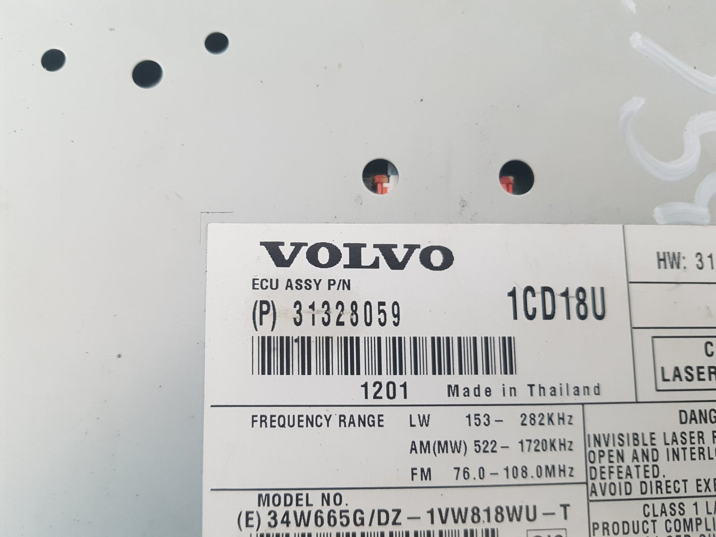 2010 - 2012 Volvo S40  Saloon RADIO AND CD PLAYER 31328059