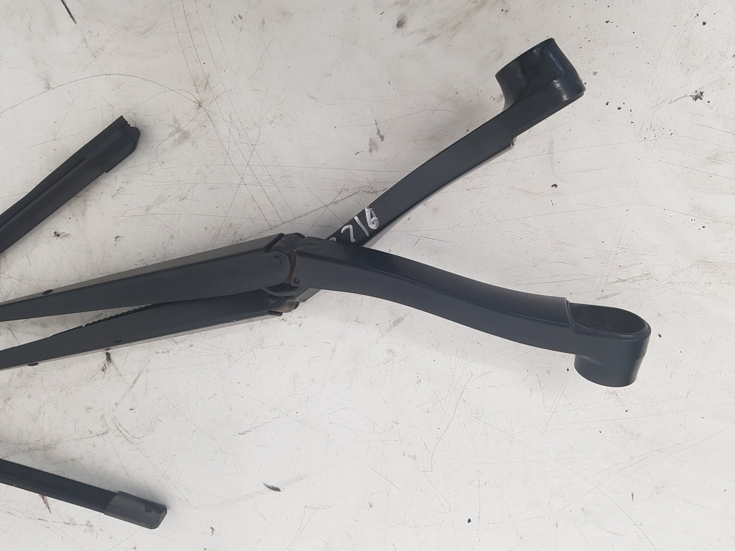 2010 - 2012 Saab 9-5  Saloon FRONT WIPER ARMS (PAIR) 13240569