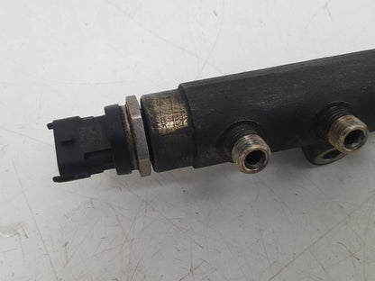 2003 - 2006 Volvo XC90  Estate Injection Rail 30757146