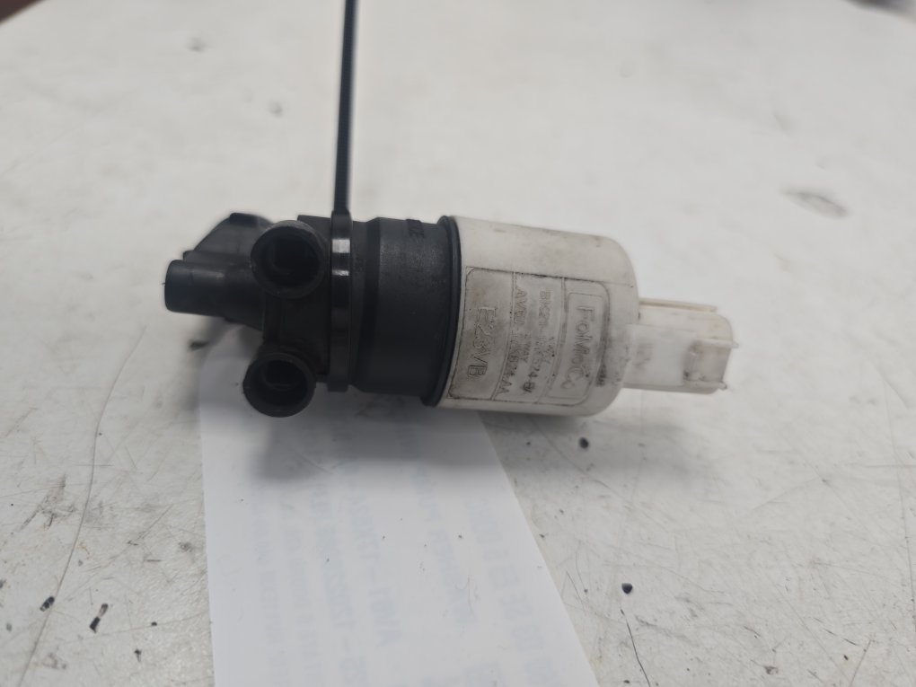 2010 - 2014 Volvo V60  Estate WASHER PUMP (WINDSCREEN) AV61-17K624-AA