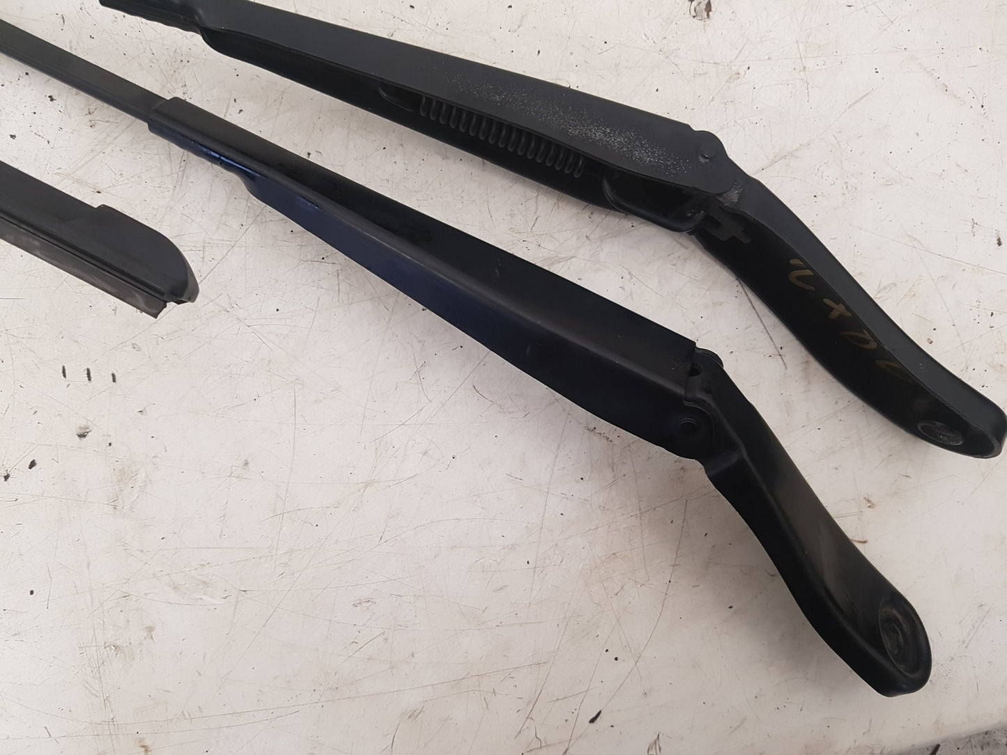 2010 - 2017 Volvo XC60  Estate FRONT WIPER ARMS (PAIR) 30753530