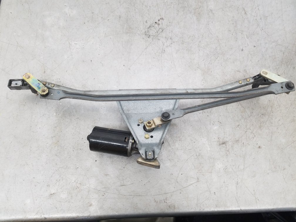 1987 - 1995 Volvo 480  Hatchback WIPER MOTOR (FRONT) & LINKAGE 412174