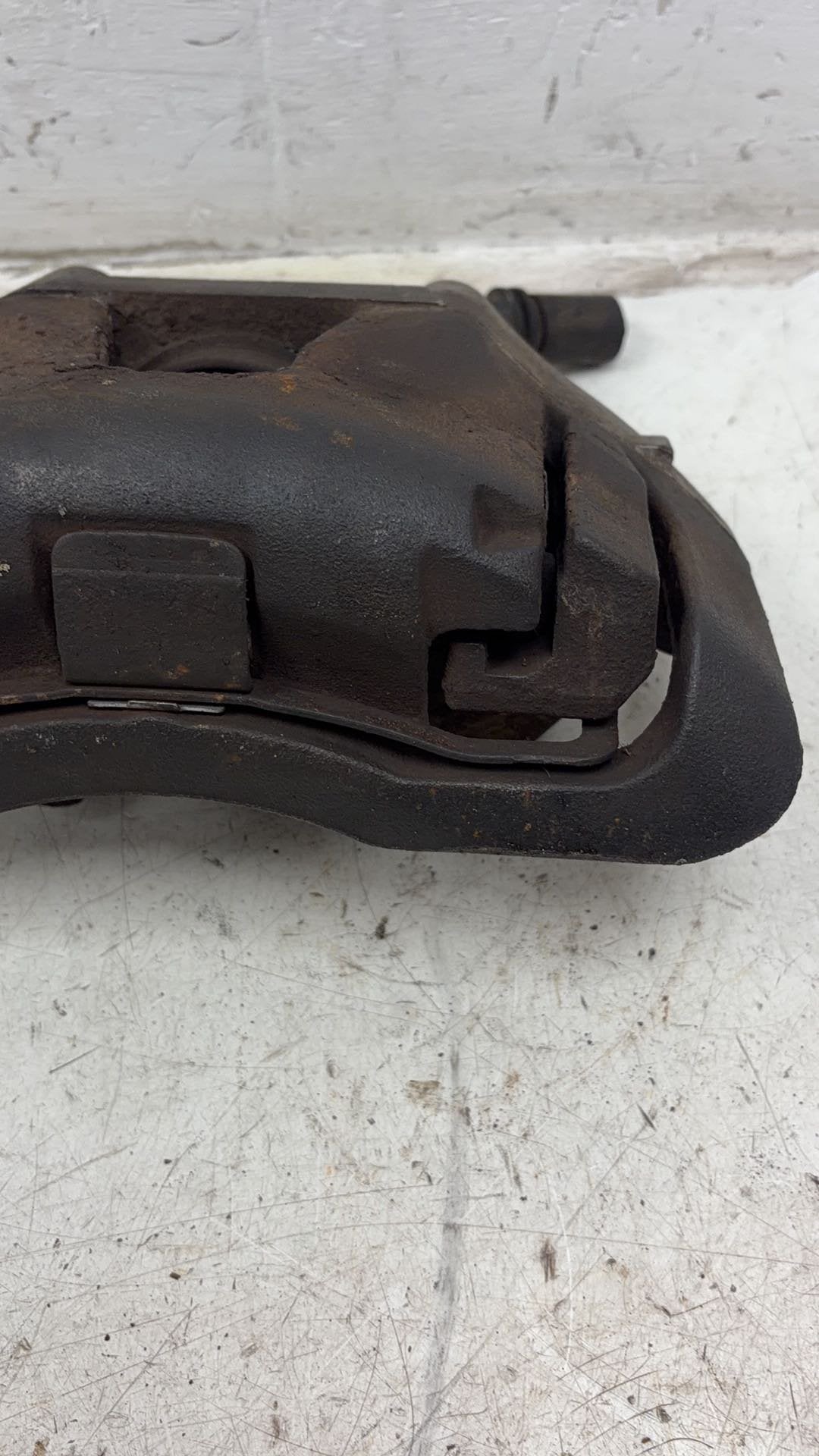 2013 - 2016 Volvo V40 III 525 Hatchback Left Front Caliper 36000484