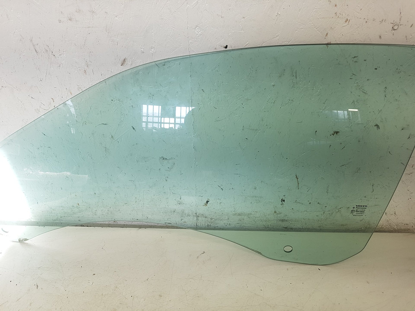 2000 - 2005 Volvo C70  Convertible Left Front Door Window AS2