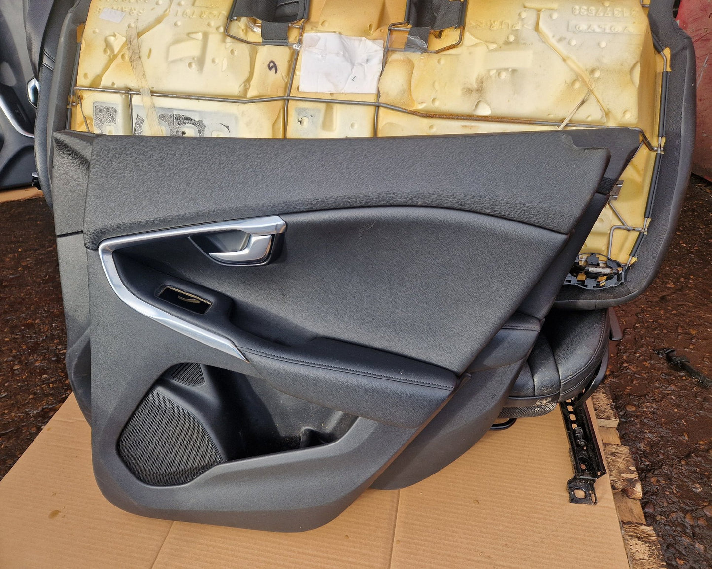 2013 - 2019 Volvo V40 III 525 Hatchback SEATS & DOOR CARDS