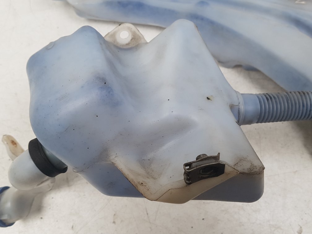 2006 - 2012 Volvo C70  Convertible WASHER BOTTLE & MOTOR 4N51-13K163