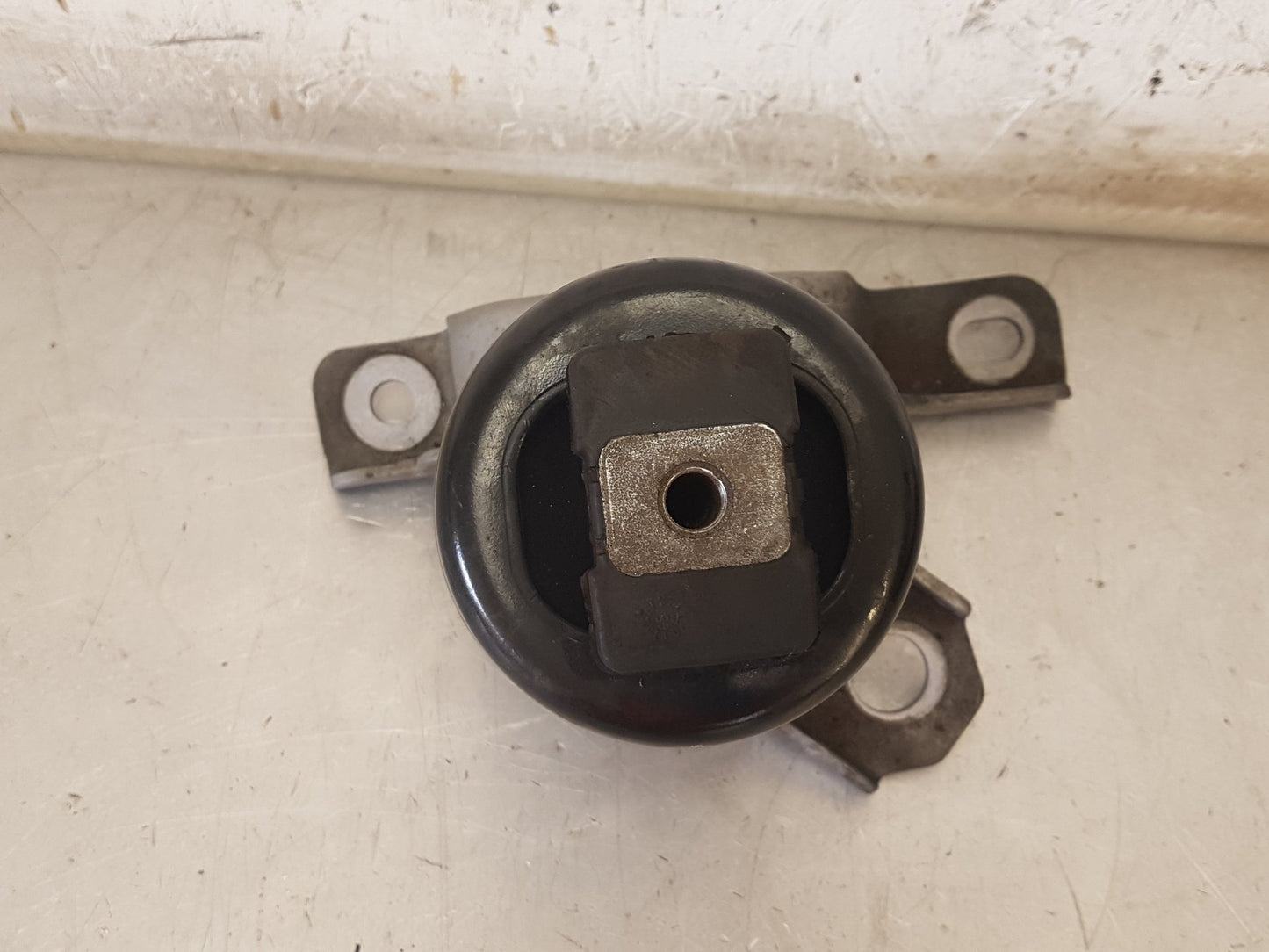 2008 - 2011 Volvo V70   Right Engine Mount 30793318