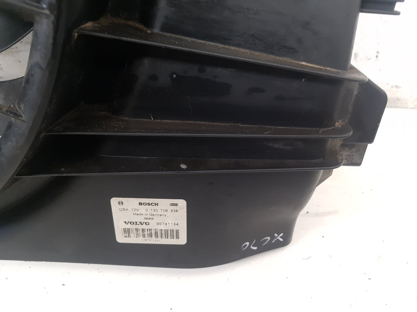 2000 - 2007 Volvo XC70  Estate RADIATOR FAN & COWLING (A/C CAR) 30741144