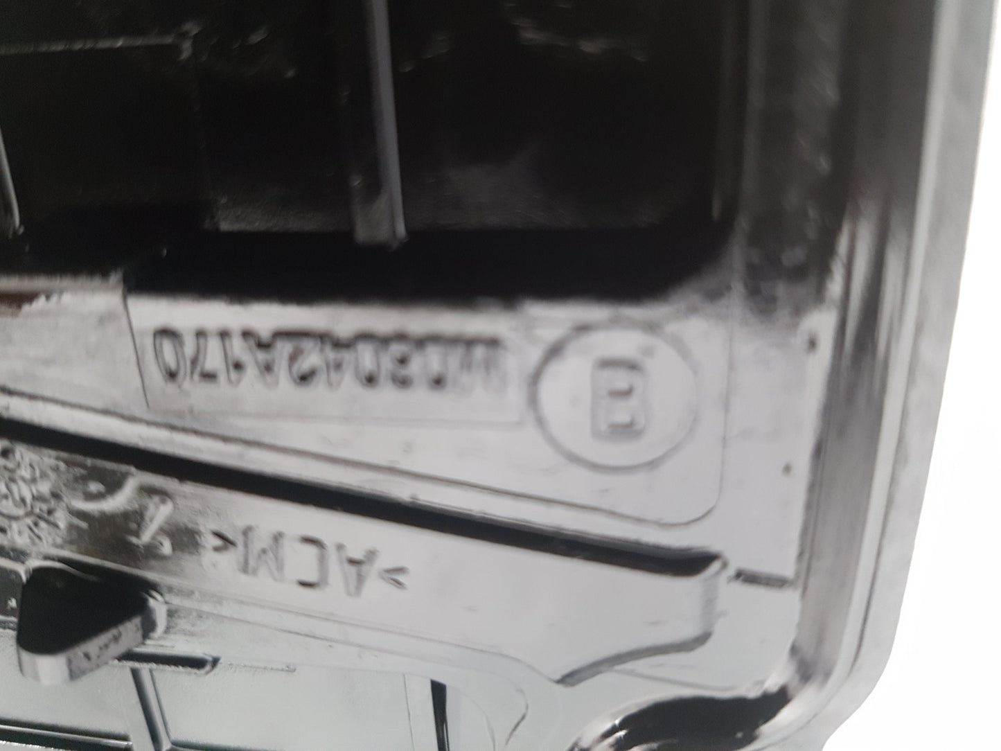 2013 - 2016 Volvo V40 III 525 Hatchback Rocker Cover M06042A170